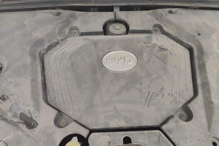 Used BYD S6 2013 Platinum Edition 2.4L Manual Luxury Model Engine Bay