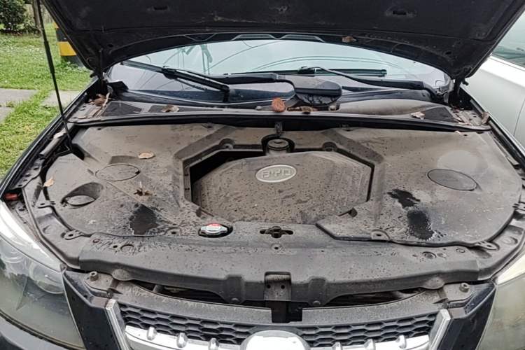 Used BYD S6 2013 Platinum Edition 2.0L Manual Luxury Model Engine Bay