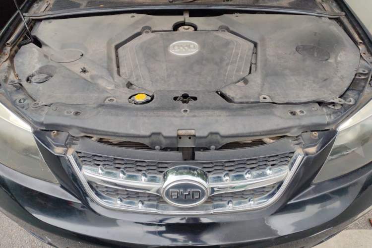 Used BYD S6 2013 Platinum Edition 2.0L Manual Luxury Model Engine Bay
