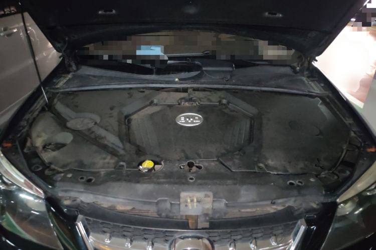 Used BYD S6 2013 Platinum Edition 2.4L Automatic Luxury Model Engine Bay