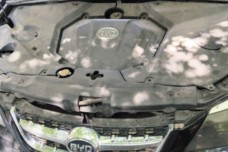 Used BYD S6 2013 Platinum Edition 2.0L Manual Luxury Model Engine Bay