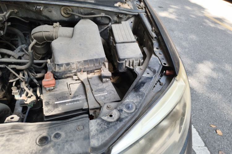 Used BYD S6 2013 Platinum Edition 2.0L Manual Luxury Model Engine Bay Left