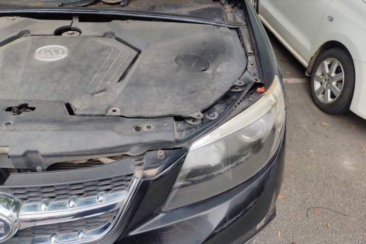 Used BYD S6 2013 Platinum Edition 2.0L Manual Luxury Model Engine Bay Left