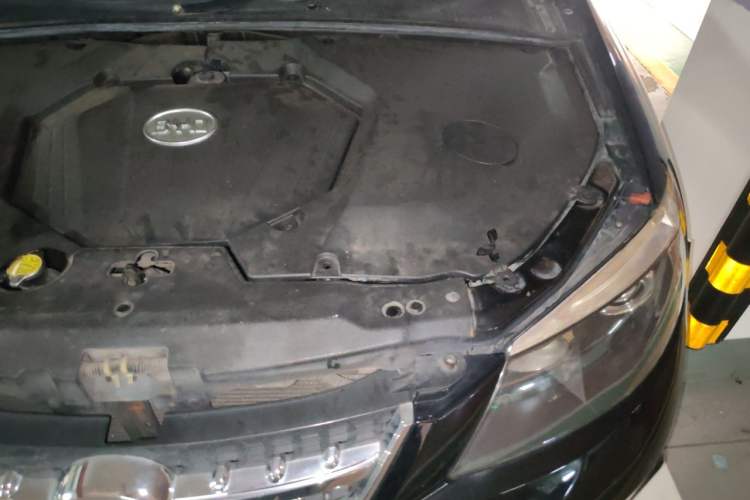 Used BYD S6 2013 Platinum Edition 2.4L Automatic Luxury Model Engine Bay Left