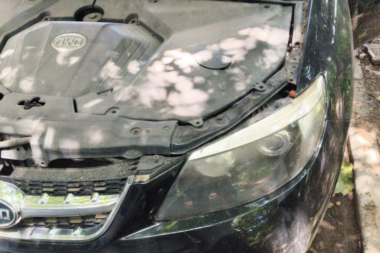 Used BYD S6 2013 Platinum Edition 2.0L Manual Luxury Model Engine Bay Left