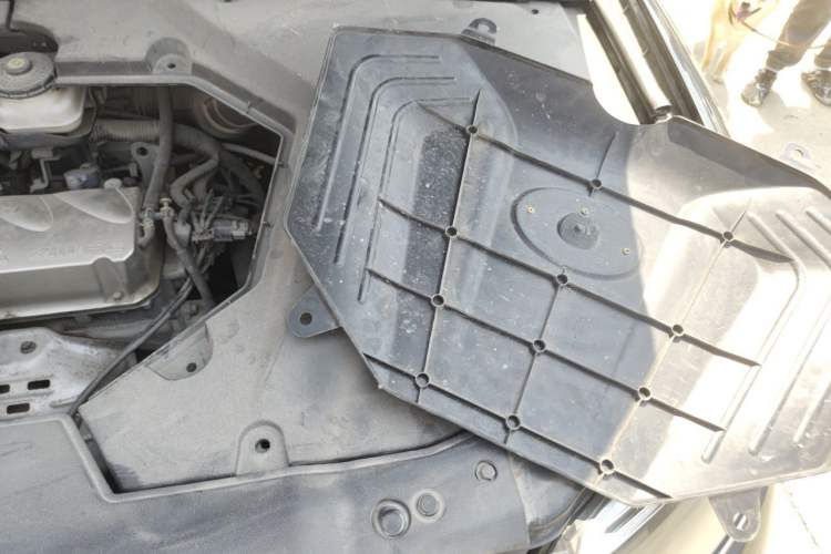Used BYD S6 2013 Platinum Edition 2.4L Automatic Luxury Model Engine Bay Left