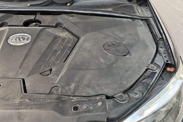 Used BYD S6 2013 Platinum Edition 2.4L Automatic Prestige Model Engine Bay Left