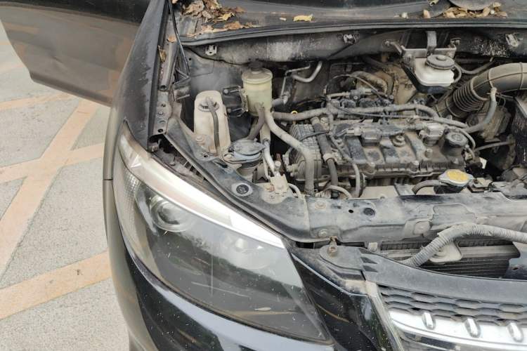 Used BYD S6 2013 Platinum Edition 2.0L Manual Elite Model Engine Bay Right