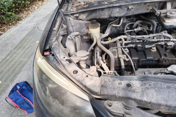 Used BYD S6 2013 Platinum Edition 2.0L Manual Luxury Model Engine Bay Right