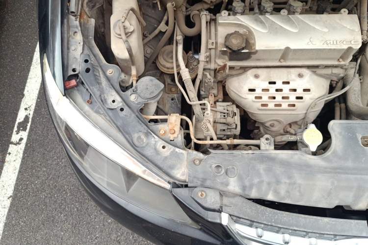 Used BYD S6 2013 Platinum Edition 2.4L Automatic Luxury Model Engine Bay Right