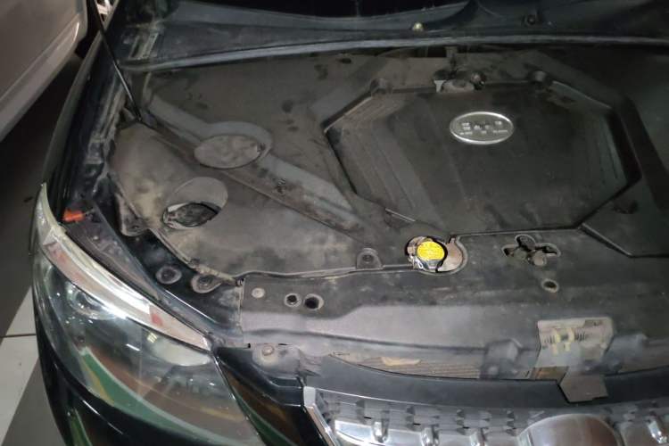 Used BYD S6 2013 Platinum Edition 2.4L Automatic Luxury Model Engine Bay Right