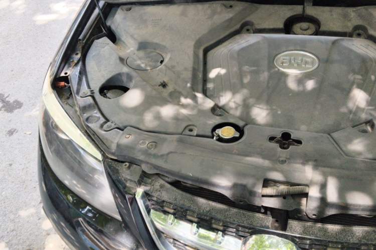 Used BYD S6 2013 Platinum Edition 2.0L Manual Luxury Model Engine Bay Right