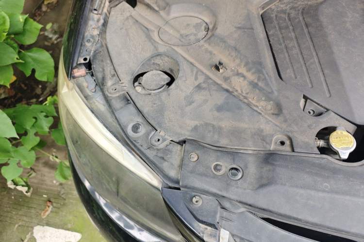 Used BYD S6 2013 Platinum Edition 2.4L Automatic Prestige Model Engine Bay Right
