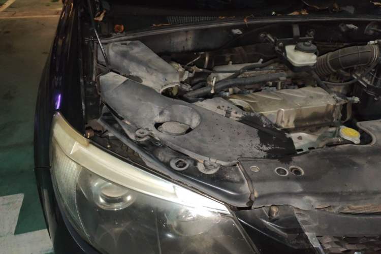 Used BYD S6 2013 Jingyue Edition 2.4L Automatic Elite Model 5 Seats Engine Bay Right