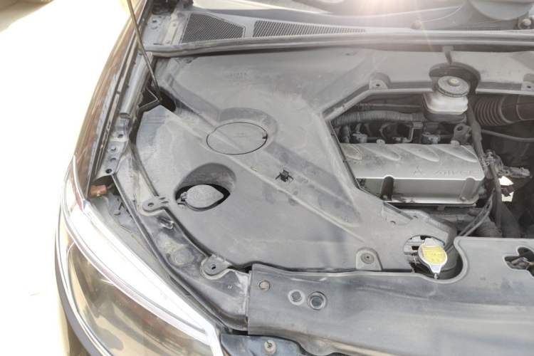 Used BYD S6 2013 Platinum Edition 2.4L Automatic Luxury Model Engine Bay Right