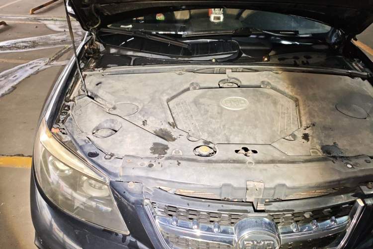 Used BYD S6 2013 Platinum Edition 2.4L Automatic Luxury Model Engine Bay Right