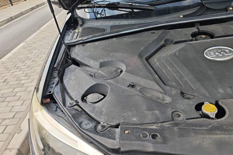 Used BYD S6 2013 Platinum Edition 2.4L Automatic Prestige Model Engine Bay Right