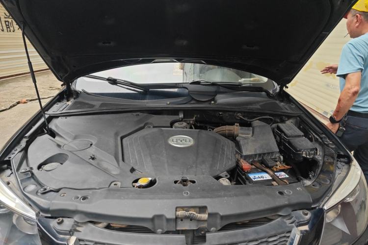 Used BYD S6 2013 Platinum Edition 2.0L Manual Luxury Model Engine Bay