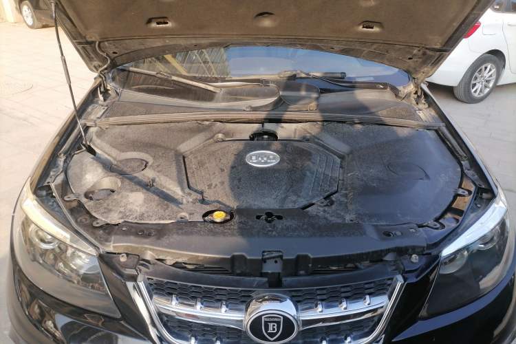 Used BYD S6 2013 Platinum Edition 2.0L Manual Luxury Model Engine Bay