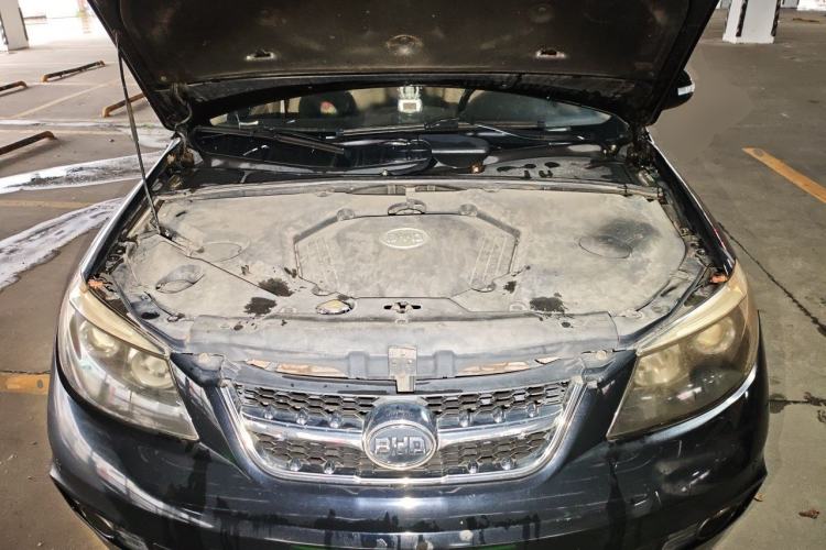 Used BYD S6 2013 Platinum Edition 2.4L Automatic Luxury Model Engine Bay