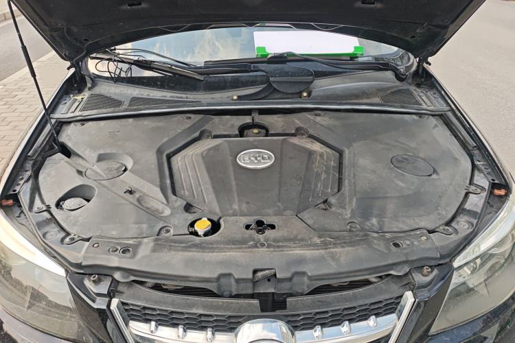 Used BYD S6 2013 Platinum Edition 2.4L Automatic Prestige Model Engine Bay