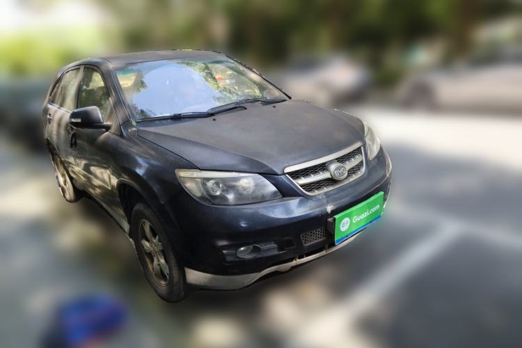 Used BYD S6 2013 Platinum Edition 2.0L Manual Luxury Model Front Right 45 Deg