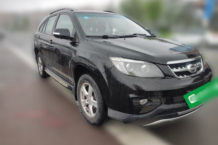 Used BYD S6 2013 Platinum Edition 2.4L Manual Luxury Model Front Right 45 Deg
