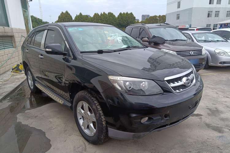 Used BYD S6 2013 Platinum Edition 2.0L Manual Elite Model Front Right 45 Deg