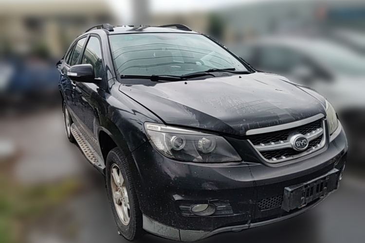 Used BYD S6 2013 Platinum Edition 2.0L Manual Luxury Model Front Right 45 Deg