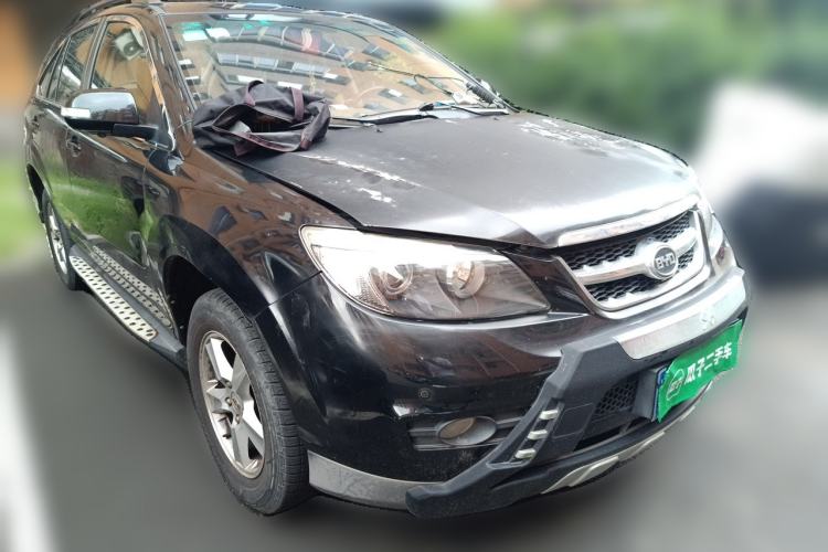 Used BYD S6 2013 Platinum Edition 2.4L Automatic Luxury Model Front Right 45 Deg