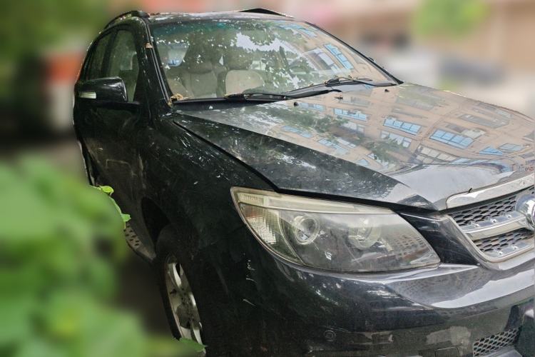 Used BYD S6 2013 Platinum Edition 2.4L Automatic Prestige Model Front Right 45 Deg