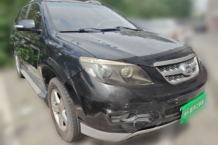 Used BYD S6 2013 Platinum Edition 2.0L Manual Luxury Model Front Right 45 Deg