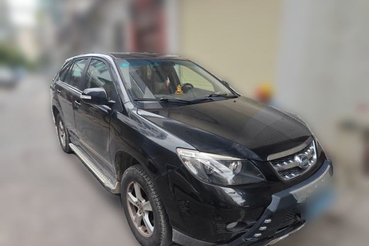 Used BYD S6 2013 Platinum Edition 2.0L Manual Luxury Model Front Right 45 Deg