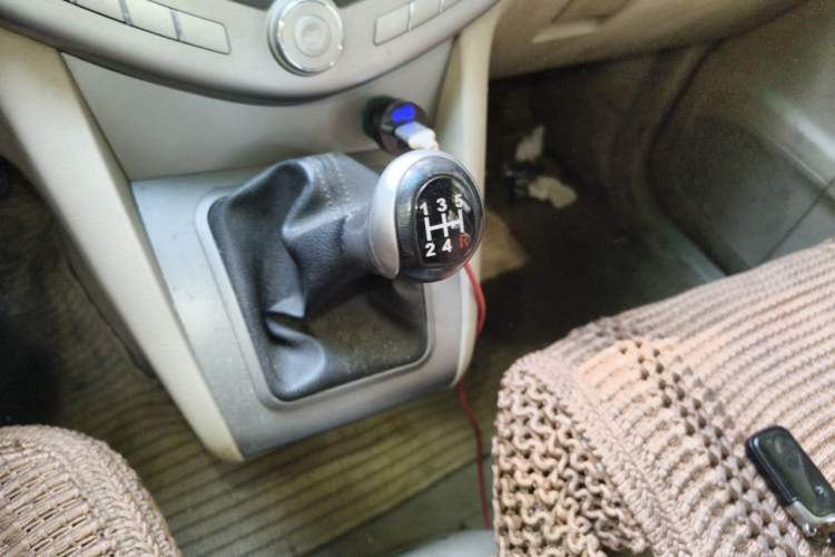 Used BYD S6 2013 Platinum Edition 2.0L Manual Luxury Model Gear Lever