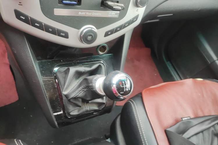 Used BYD S6 2013 Platinum Edition 2.4L Manual Luxury Model Gear Lever