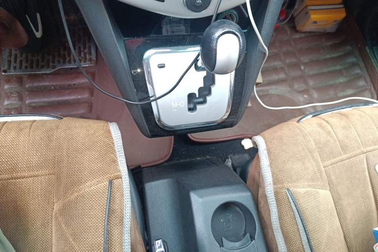 Used BYD S6 2013 Platinum Edition 2.4L Automatic Luxury Model Gear Lever