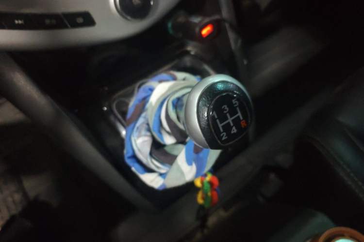Used BYD S6 2013 Platinum Edition 2.0L Manual Luxury Model Gear Lever