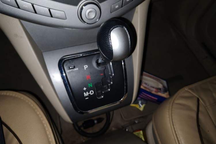 Used BYD S6 2013 Platinum Edition 2.4L Automatic Luxury Model Gear Lever