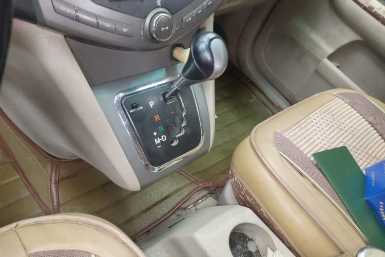 Used BYD S6 2013 Jingyue Edition 2.4L Automatic Elite Model 5 Seats Gear Lever