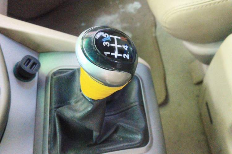 Used BYD S6 2013 Platinum Edition 2.0L Manual Luxury Model Gear Lever