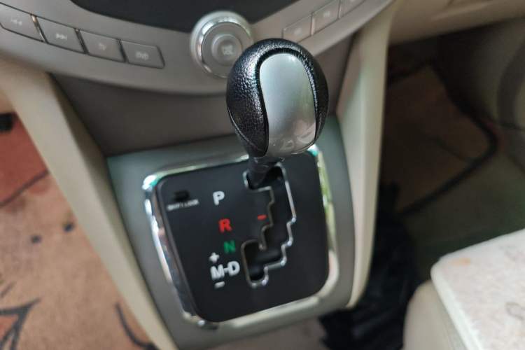 Used BYD S6 2013 Platinum Edition 2.4L Automatic Prestige Model Gear Lever