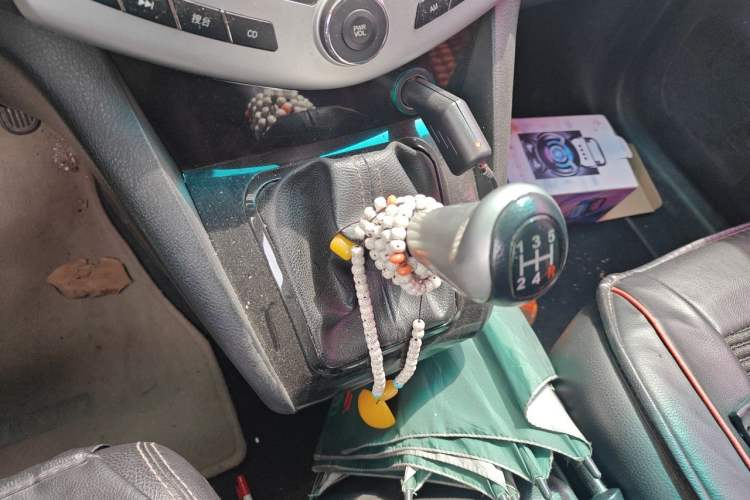Used BYD S6 2013 Platinum Edition 2.0L Manual Luxury Model Gear Lever