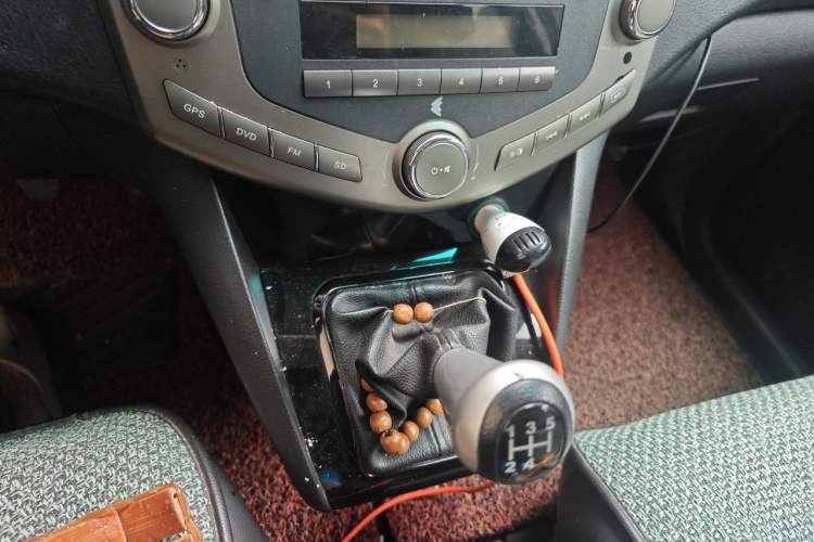Used BYD S6 2013 Platinum Edition 2.0L Manual Luxury Model Gear Lever