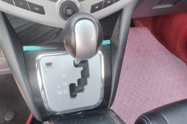 Used BYD S6 2013 Platinum Edition 2.4L Automatic Luxury Model Gear Lever