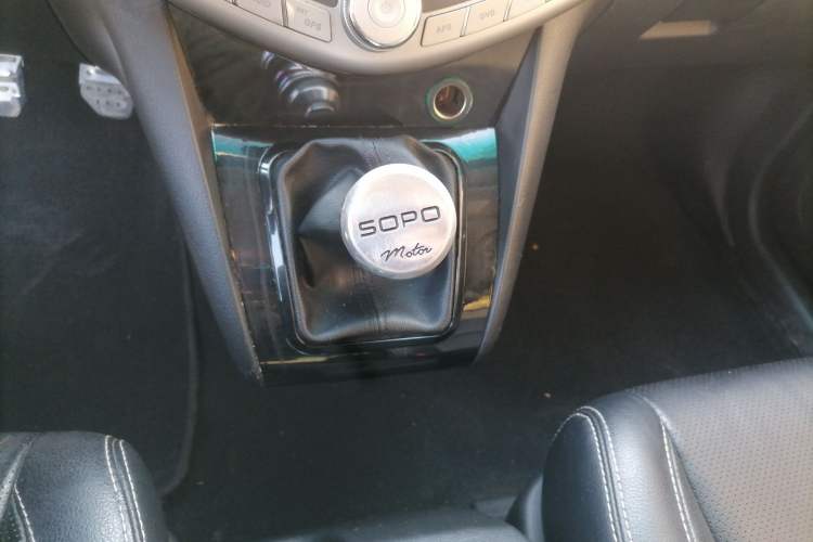 Used BYD S6 2013 Platinum Edition 2.0L Manual Luxury Model Gear Lever