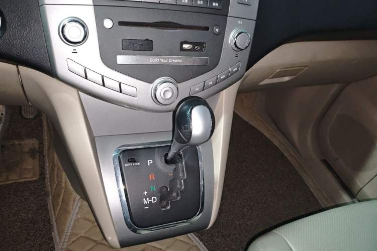 Used BYD S6 2013 Platinum Edition 2.4L Automatic Luxury Model Gear Lever
