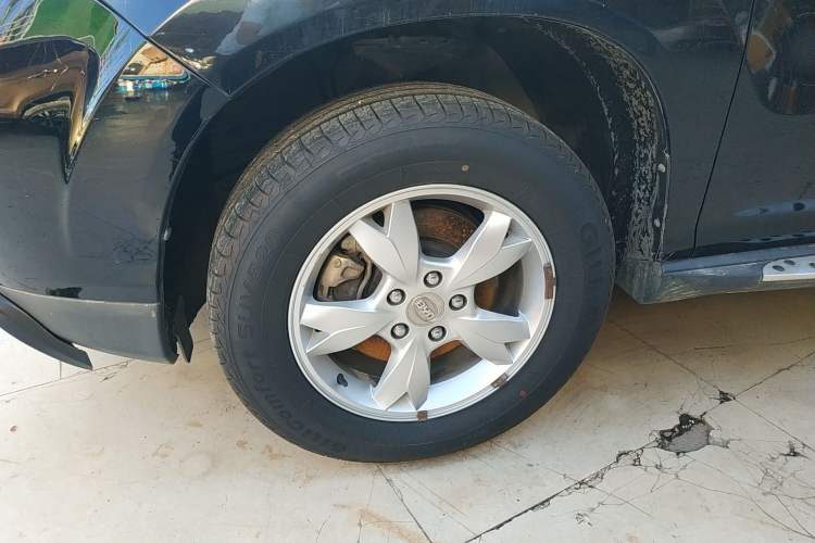 Used BYD S6 2013 Jingyue Edition 2.0L Manual Elite Model 5 Seats Left Front Wheel Hub