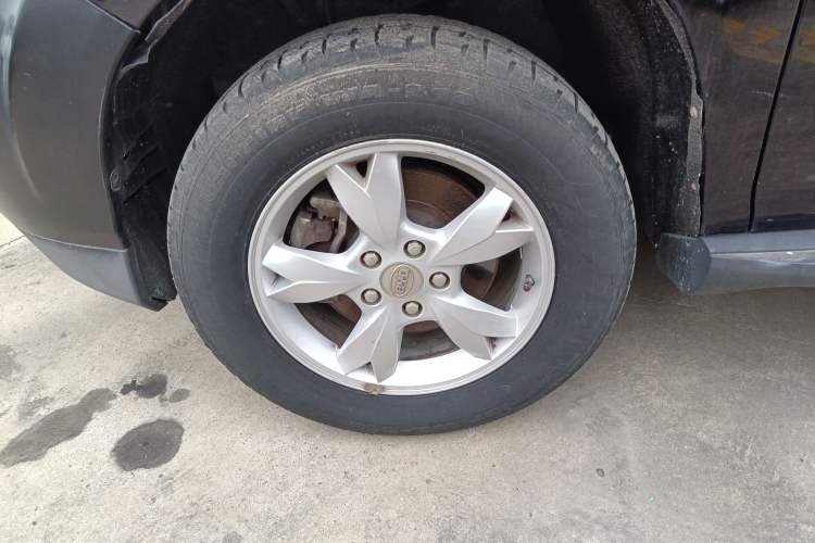 Used BYD S6 2013 Platinum Edition 2.0L Manual Elite Model Left Front Wheel Hub