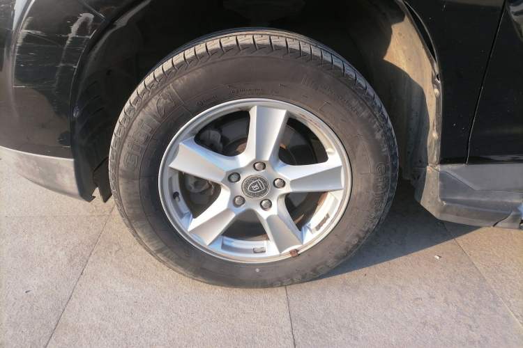 Used BYD S6 2013 Platinum Edition 2.0L Manual Luxury Model Left Front Wheel Hub
