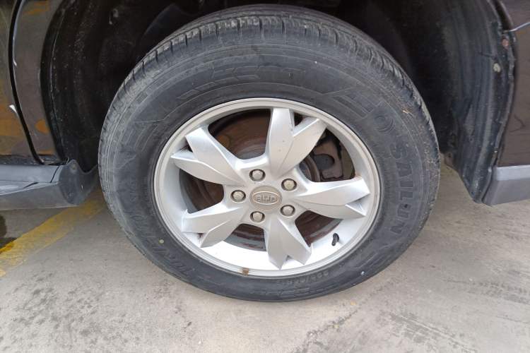 Used BYD S6 2013 Platinum Edition 2.0L Manual Elite Model Left Rear Wheel Hub